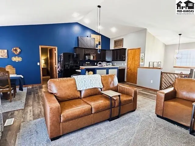 Photo of 1002 E 36th Ave, Hutchinson, KS