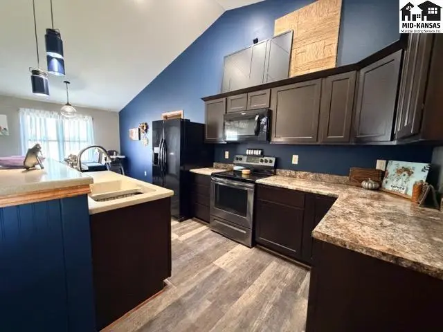 Photo of 1002 E 36th Ave, Hutchinson, KS