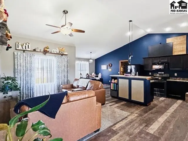 Photo of 1002 E 36th Ave, Hutchinson, KS