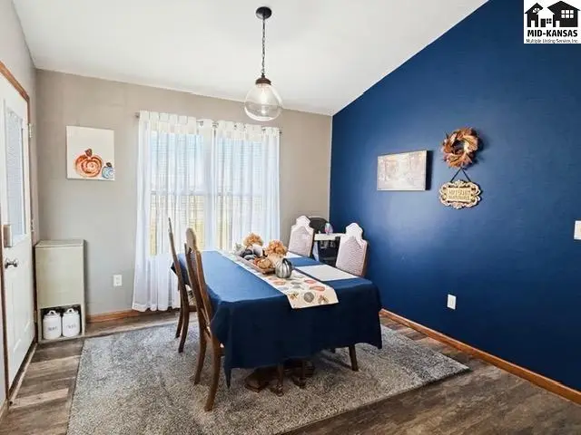 Photo of 1002 E 36th Ave, Hutchinson, KS