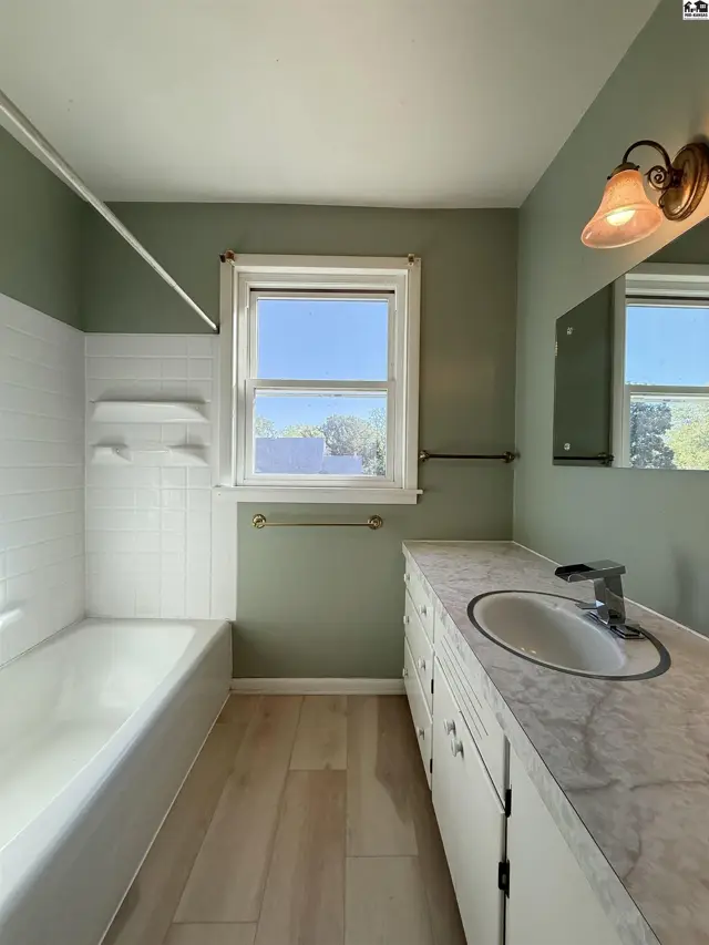 Photo of 221 Harrison St, Newton, KS