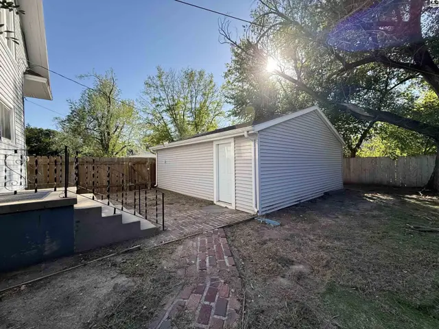 Photo of 221 Harrison St, Newton, KS