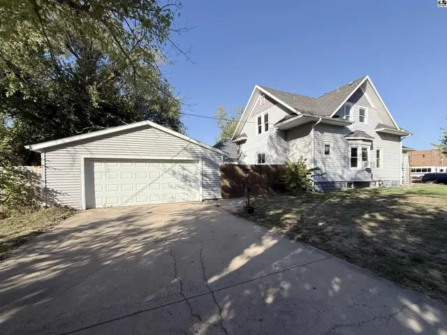 Photo of 221 Harrison St, Newton, KS