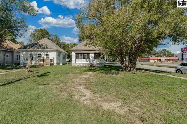Photo of 633 E 4th Ave, Hutchinson, KS