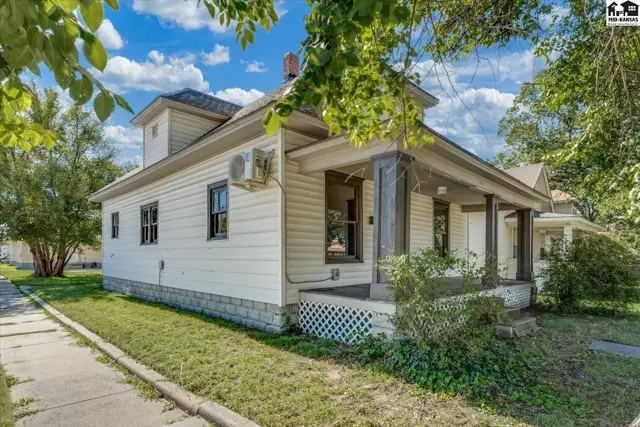 Photo of 633 E 4th Ave, Hutchinson, KS