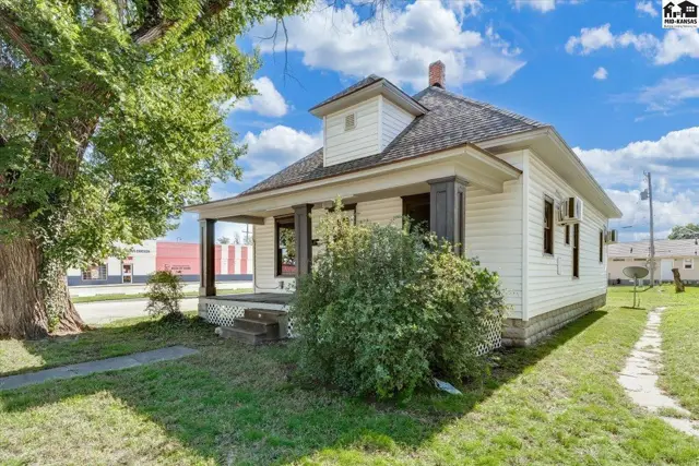 Photo of 633 E 4th Ave, Hutchinson, KS