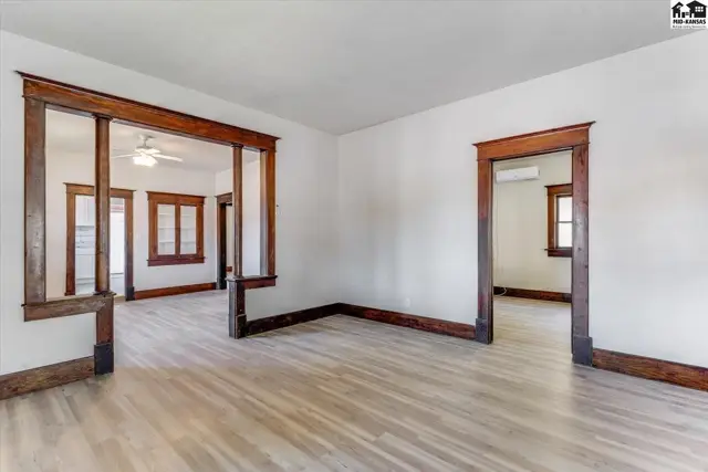 Photo of 633 E 4th Ave, Hutchinson, KS