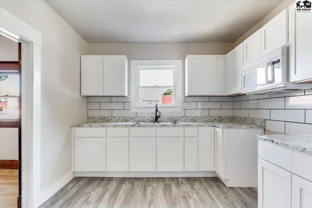Photo of 633 E 4th Ave, Hutchinson, KS