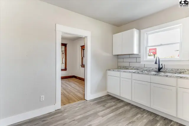 Photo of 633 E 4th Ave, Hutchinson, KS