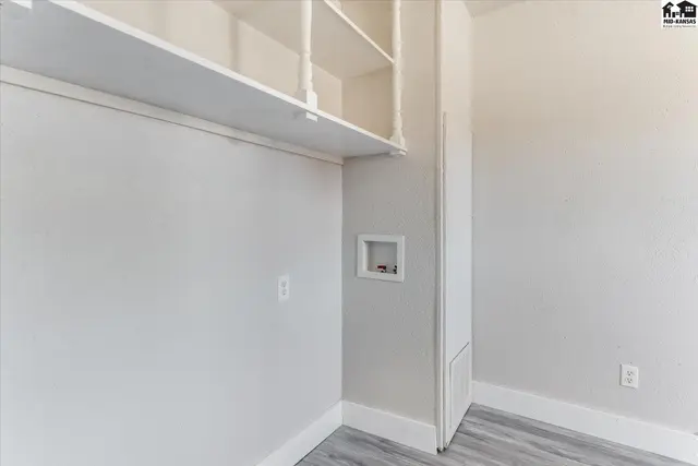 Photo of 633 E 4th Ave, Hutchinson, KS