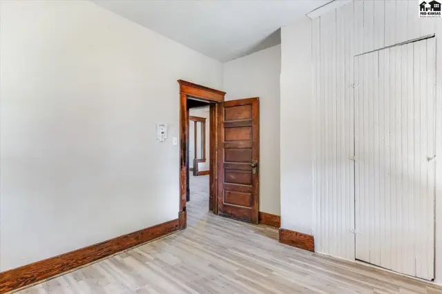 Photo of 633 E 4th Ave, Hutchinson, KS
