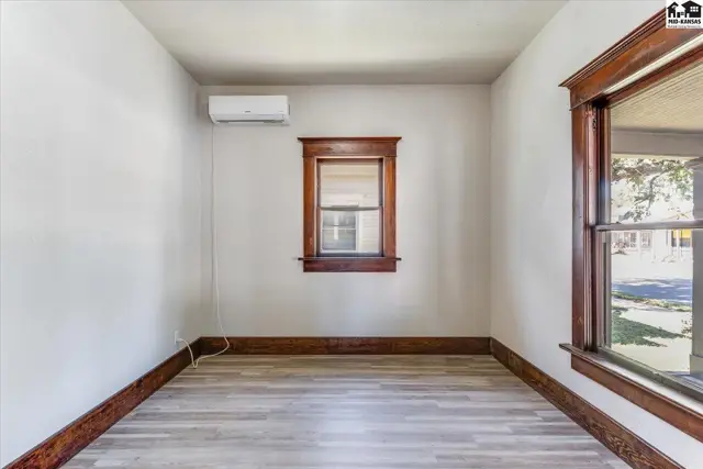 Photo of 633 E 4th Ave, Hutchinson, KS