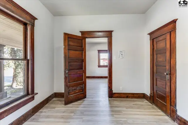 Photo of 633 E 4th Ave, Hutchinson, KS