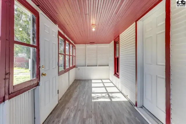 Photo of 633 E 4th Ave, Hutchinson, KS