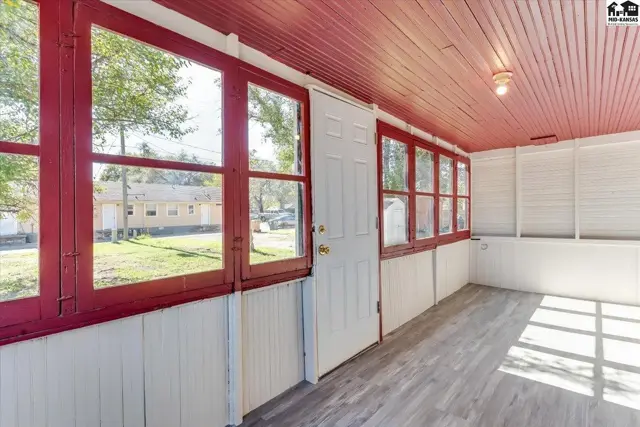 Photo of 633 E 4th Ave, Hutchinson, KS