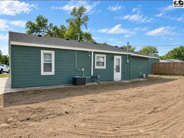 Photo of 1508 E 9th Ave, Hutchinson, KS