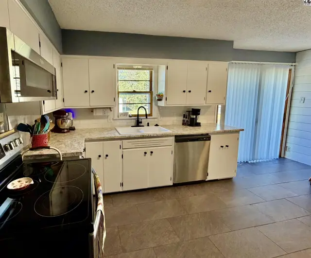 Photo of 10 18th Edgemoore, Hutchinson, KS