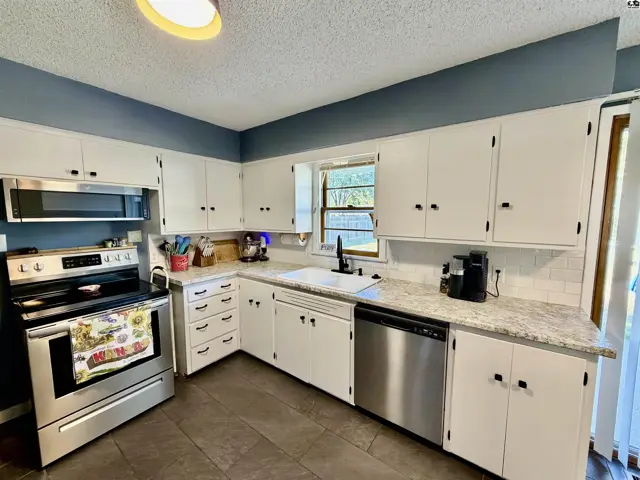 Photo of 10 18th Edgemoore, Hutchinson, KS