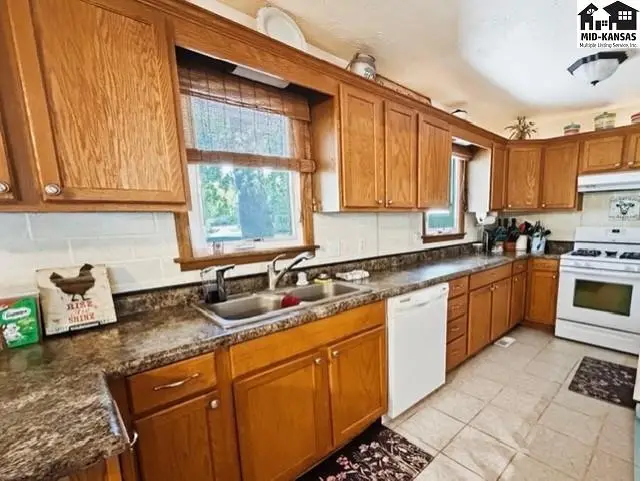 Photo of 7214 Valley Rd, Hutchinson, KS