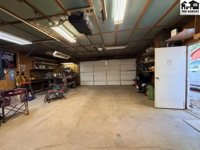Photo of 7214 Valley Rd, Hutchinson, KS