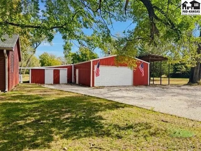 Photo of 7214 Valley Rd, Hutchinson, KS