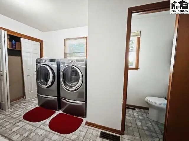 Photo of 7214 Valley Rd, Hutchinson, KS