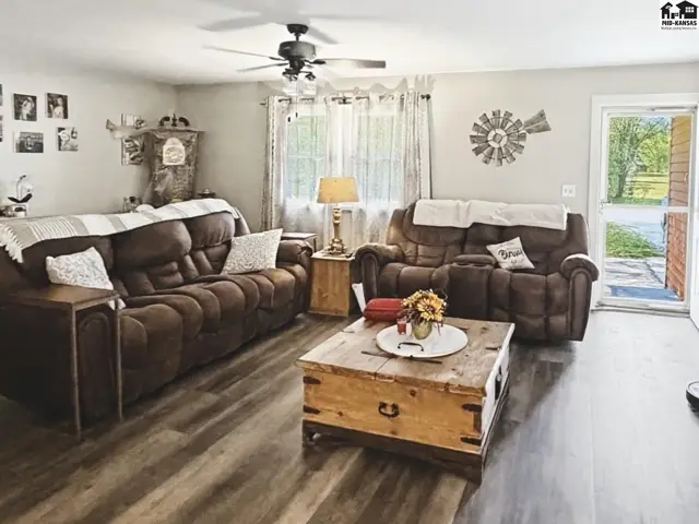 Photo of 7214 Valley Rd, Hutchinson, KS