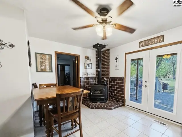 Photo of 7214 Valley Rd, Hutchinson, KS