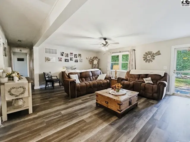 Photo of 7214 Valley Rd, Hutchinson, KS