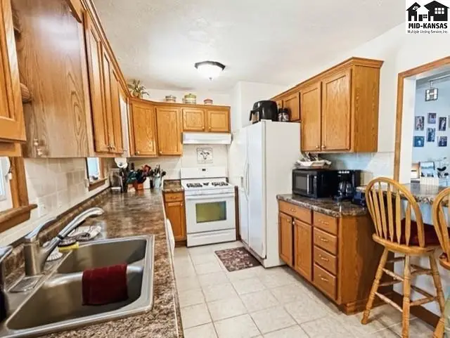 Photo of 7214 Valley Rd, Hutchinson, KS