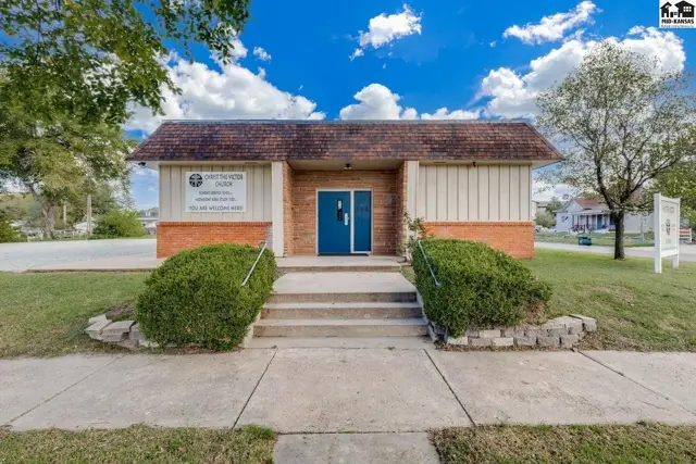 Photo of 328 E Ave B, Hutchinson, KS