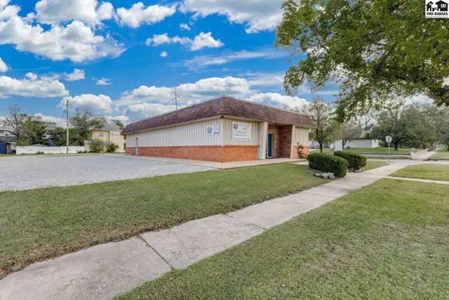 Photo of 328 E Ave B, Hutchinson, KS