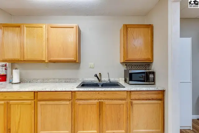 Photo of 328 E Ave B, Hutchinson, KS