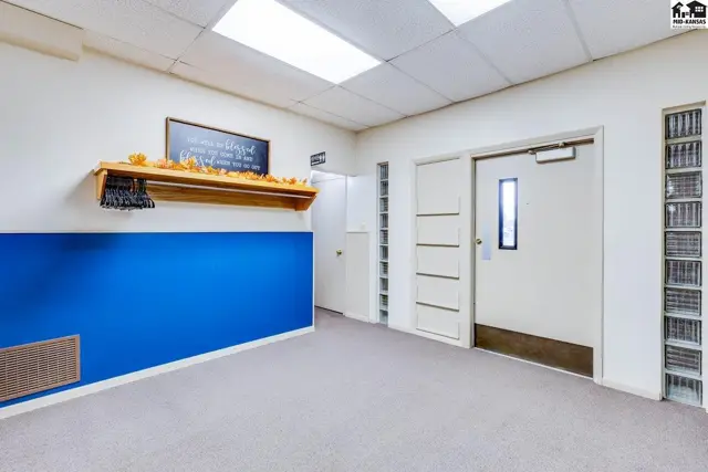 Photo of 328 E Ave B, Hutchinson, KS