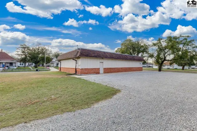 Photo of 328 E Ave B, Hutchinson, KS