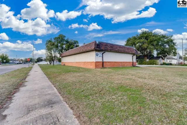 Photo of 328 E Ave B, Hutchinson, KS