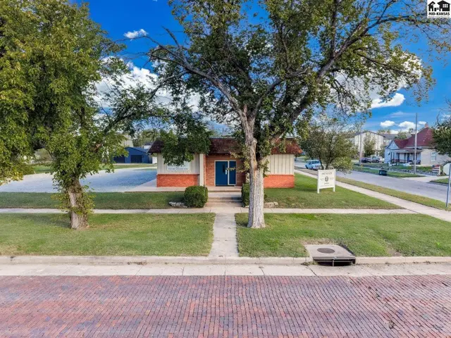 Photo of 328 E Ave B, Hutchinson, KS