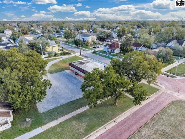 Photo of 328 E Ave B, Hutchinson, KS