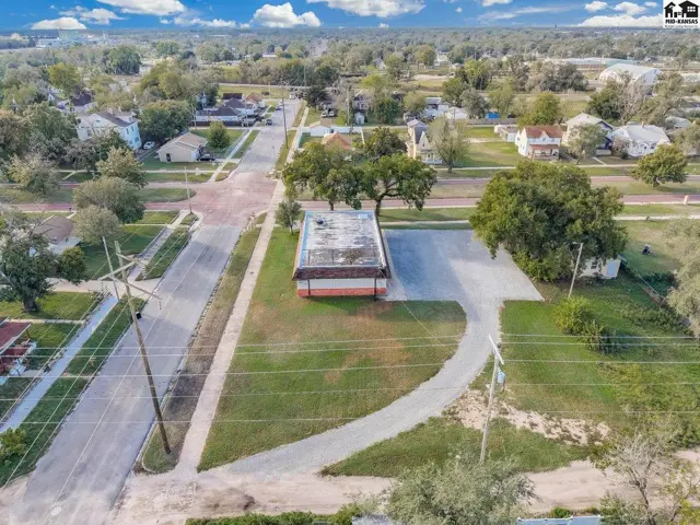 Photo of 328 E Ave B, Hutchinson, KS