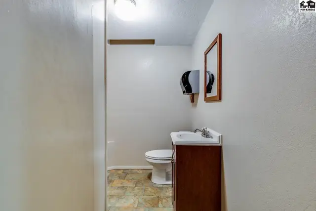 Photo of 328 E Ave B, Hutchinson, KS