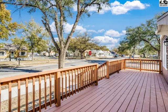 Photo of 529 E 10th Ave, Hutchinson, KS