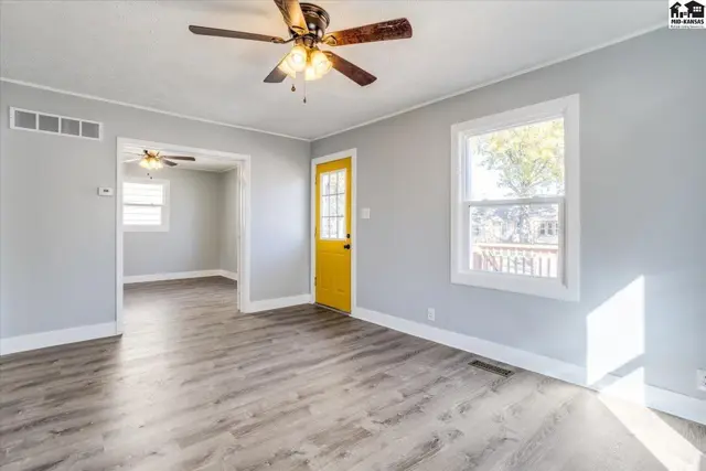 Photo of 529 E 10th Ave, Hutchinson, KS