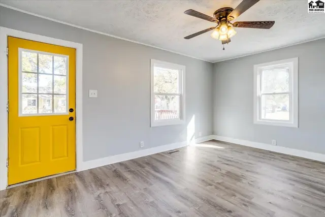 Photo of 529 E 10th Ave, Hutchinson, KS