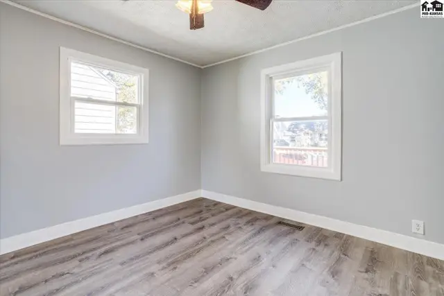Photo of 529 E 10th Ave, Hutchinson, KS