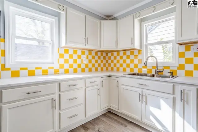 Photo of 529 E 10th Ave, Hutchinson, KS
