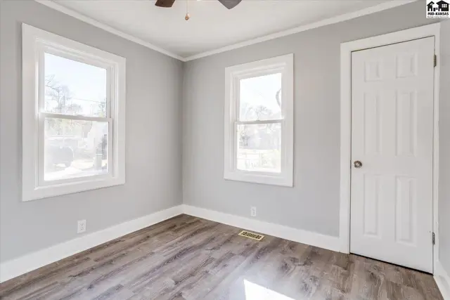 Photo of 529 E 10th Ave, Hutchinson, KS