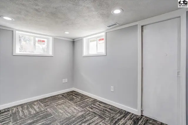 Photo of 529 E 10th Ave, Hutchinson, KS
