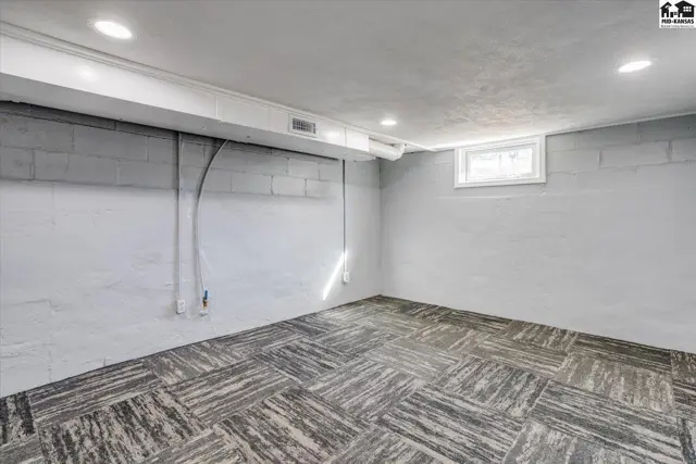 Photo of 529 E 10th Ave, Hutchinson, KS