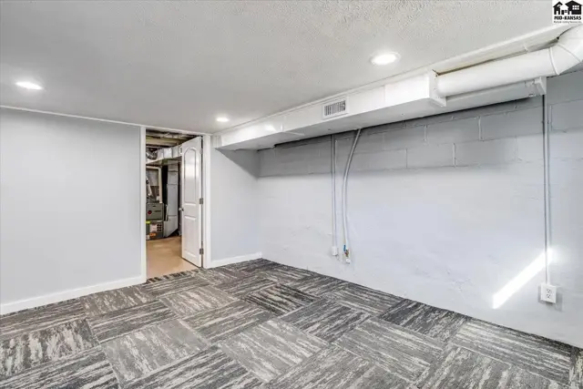 Photo of 529 E 10th Ave, Hutchinson, KS