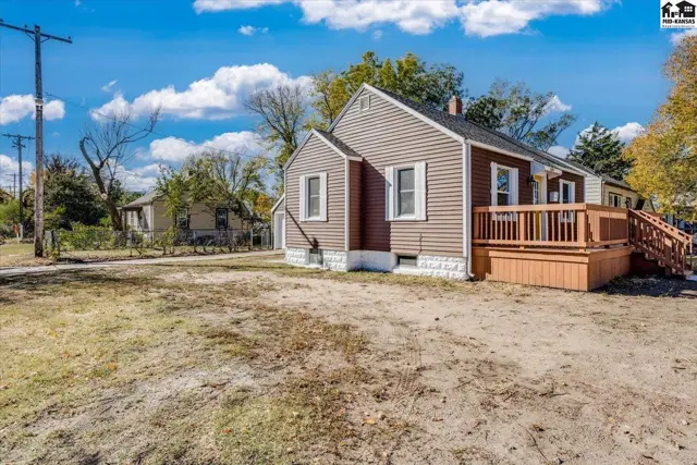 Photo of 529 E 10th Ave, Hutchinson, KS